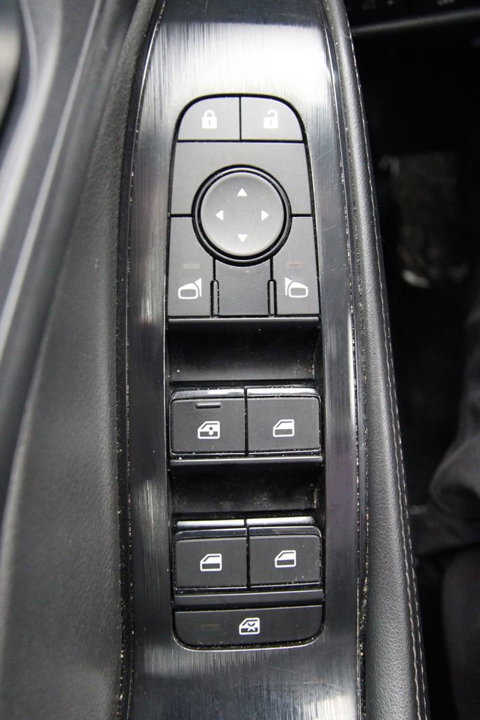 Used 2024 Nissan Rogue SV image 21