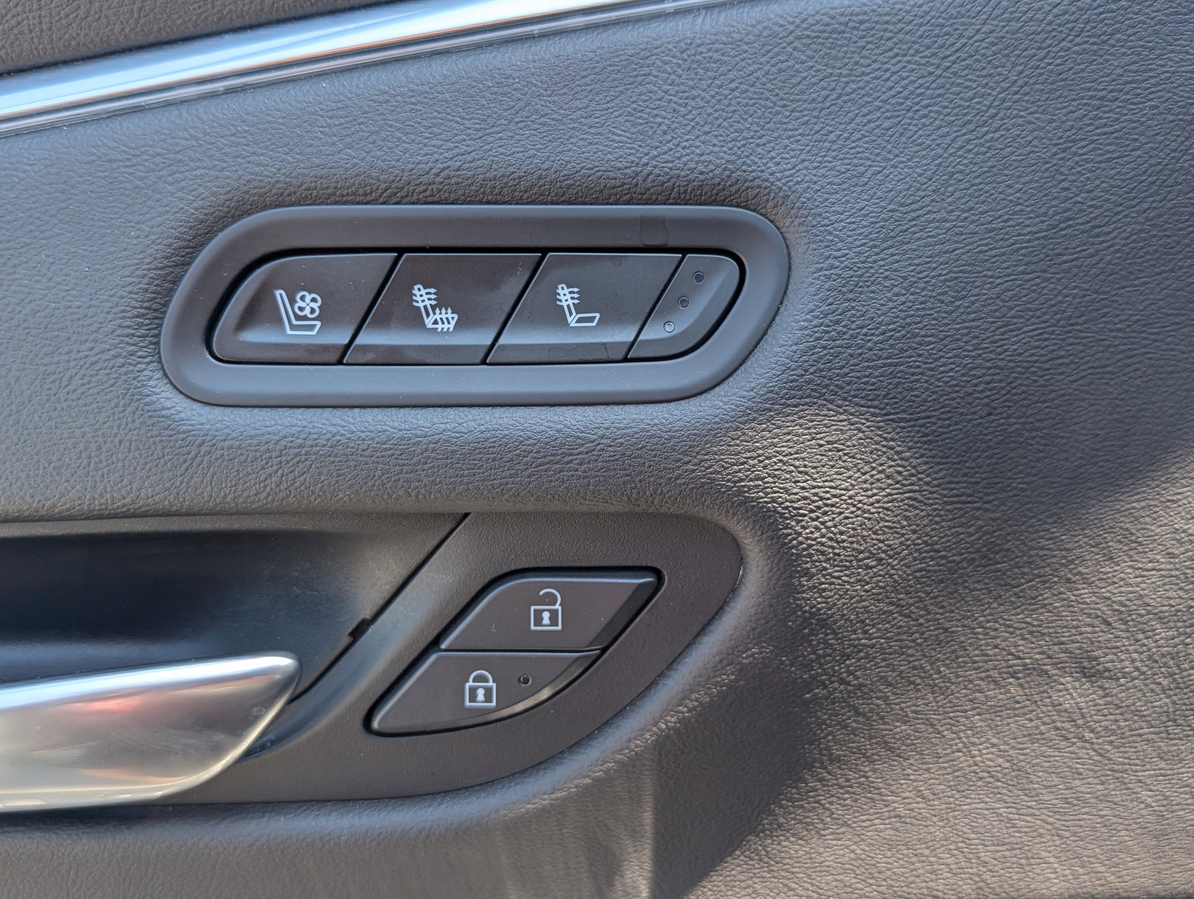 Used 2021 Cadillac Escalade Sport w/ Driver Assist Tech Package AWD/4WD image 24