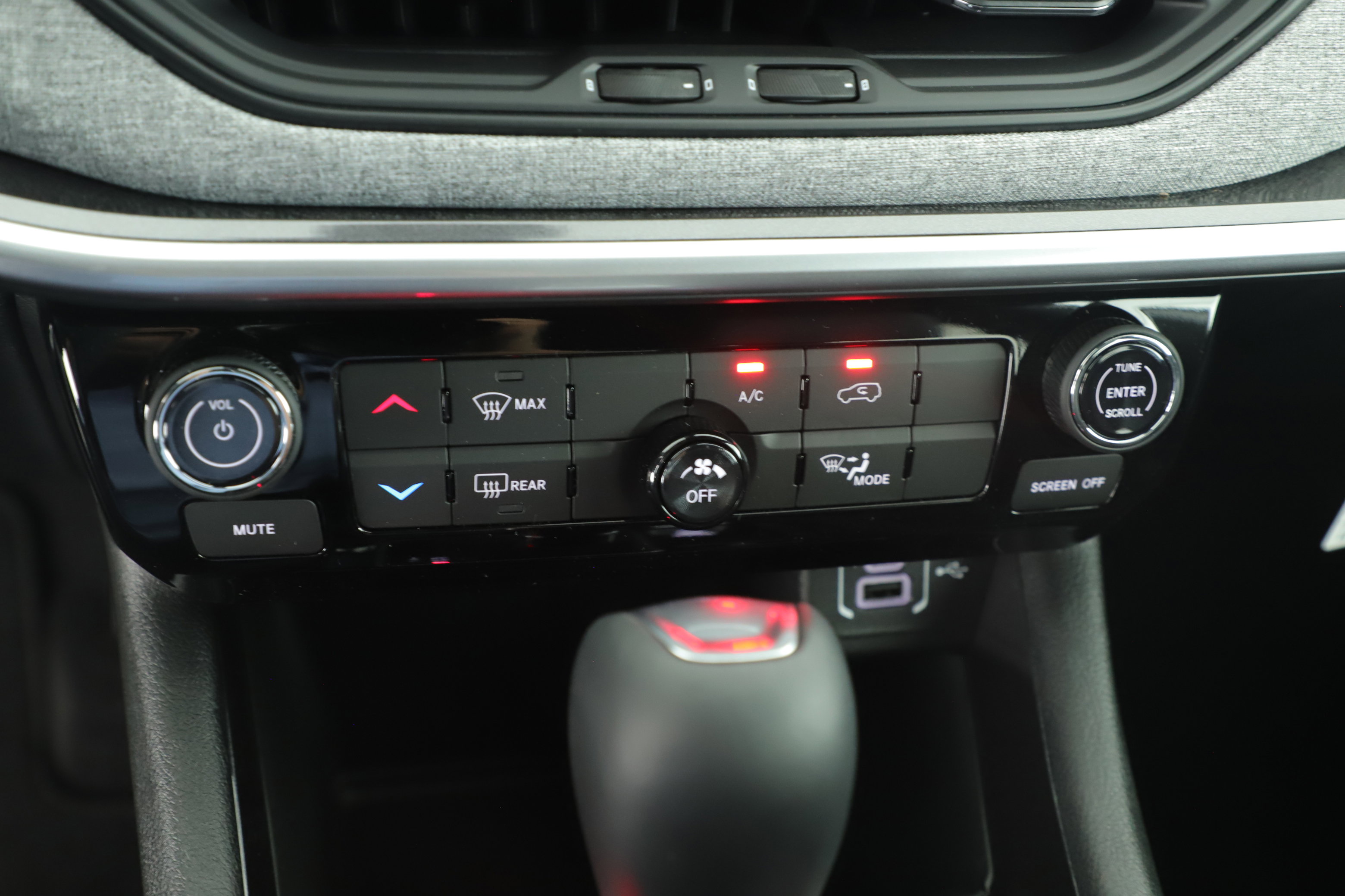 New 2026 Jeep Compass Latitude image 14