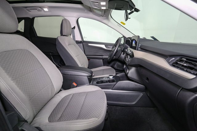 Used 2022 Ford Escape SE w/ SE Sport Appearance Package image 17