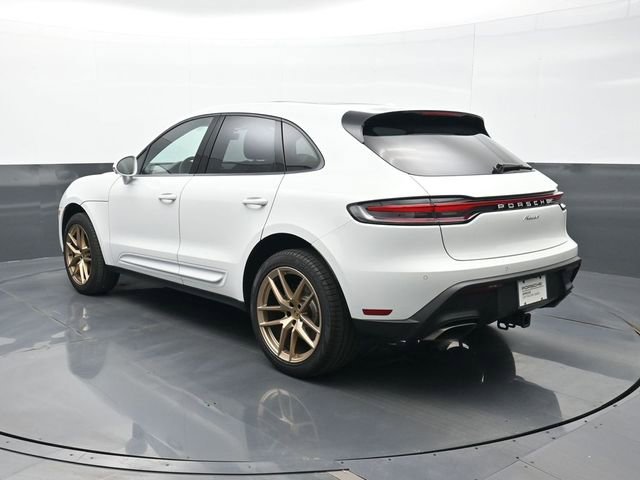 Certified 2025 Porsche Macan AWD/4WD image 3