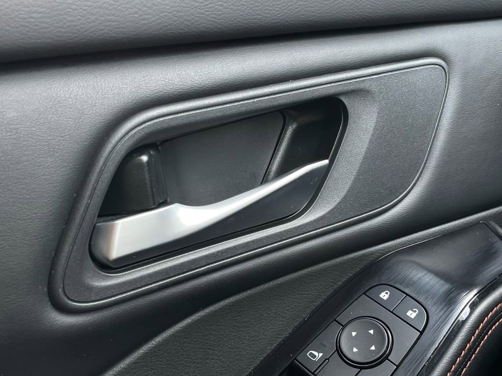 Used 2025 Nissan Rogue SV image 13