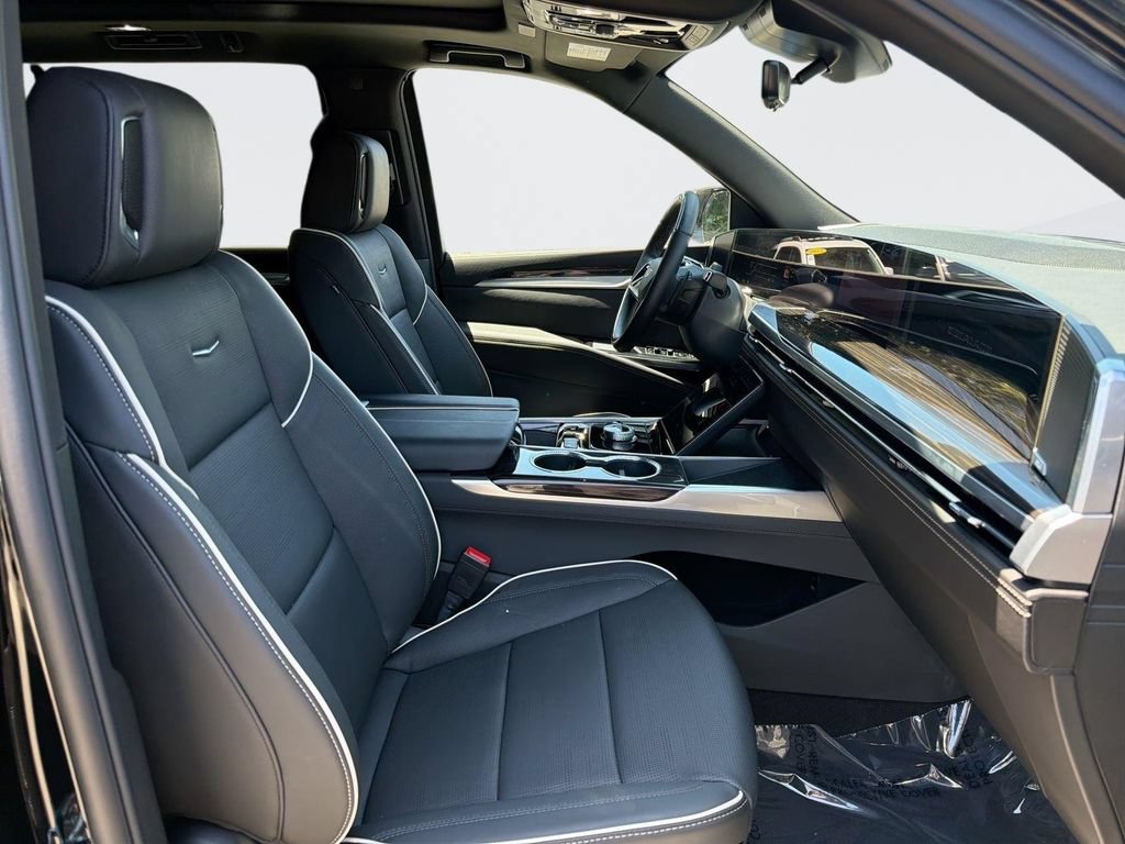 Certified 2026 Cadillac Escalade ESV Luxury RWD image 31