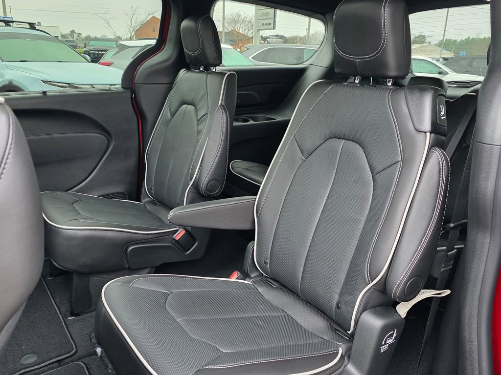 New 2026 Chrysler Pacifica Limited image 30
