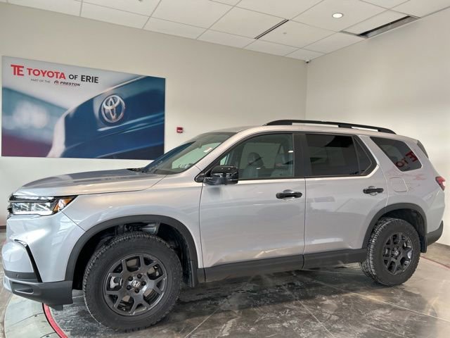 Used 2025 Honda Pilot TrailSport image 3