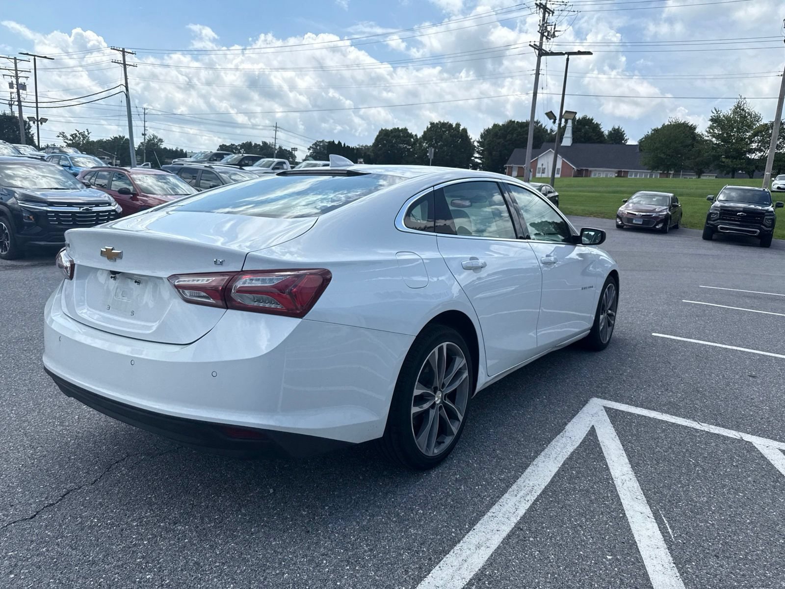 Used 2024 Chevrolet Malibu LT FWD image 2