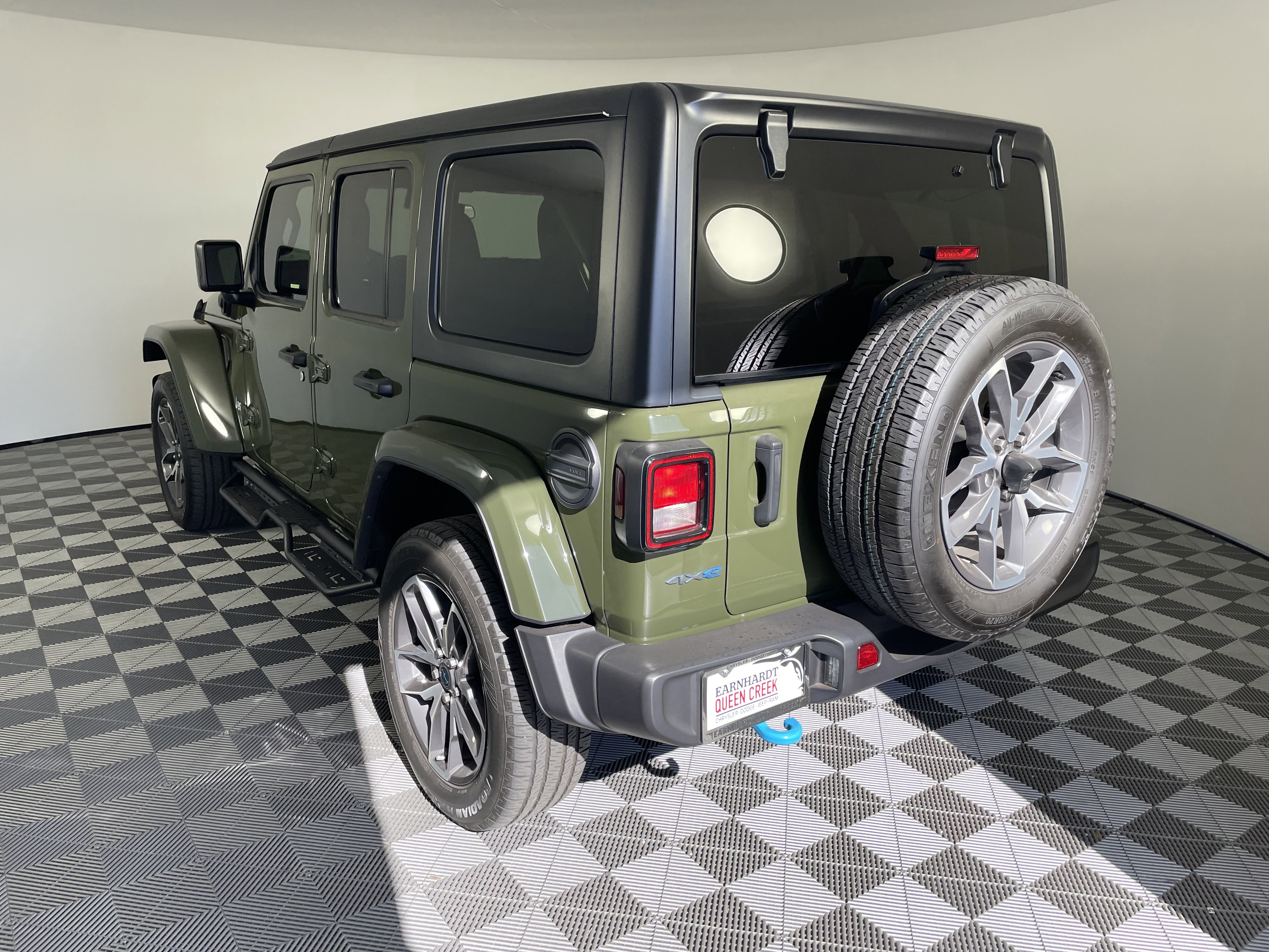 Used 2024 Jeep Wrangler Unlimited AWD/4WD image 3