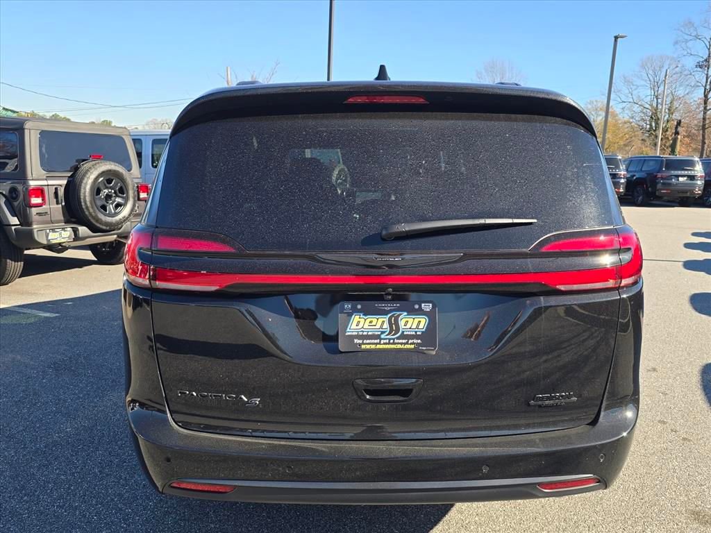 New 2026 Chrysler Pacifica Select w/ S Appearance Package FWD image 14