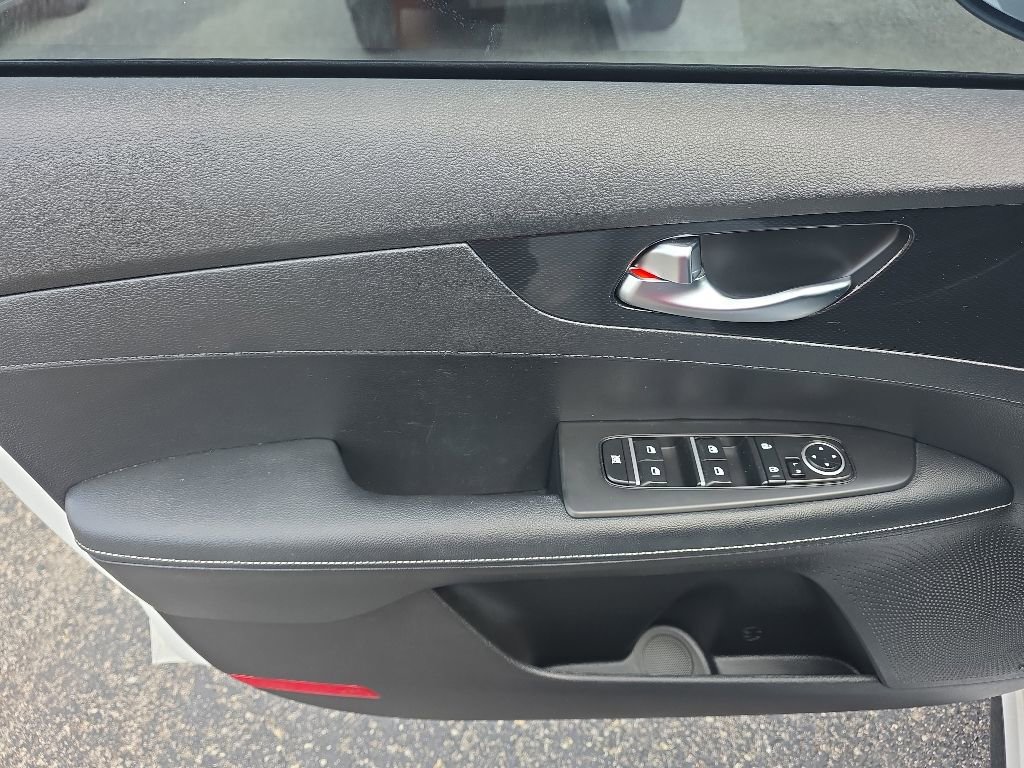 Used 2023 Kia Forte GT-Line w/ GT-Line Premium Package FWD image 8