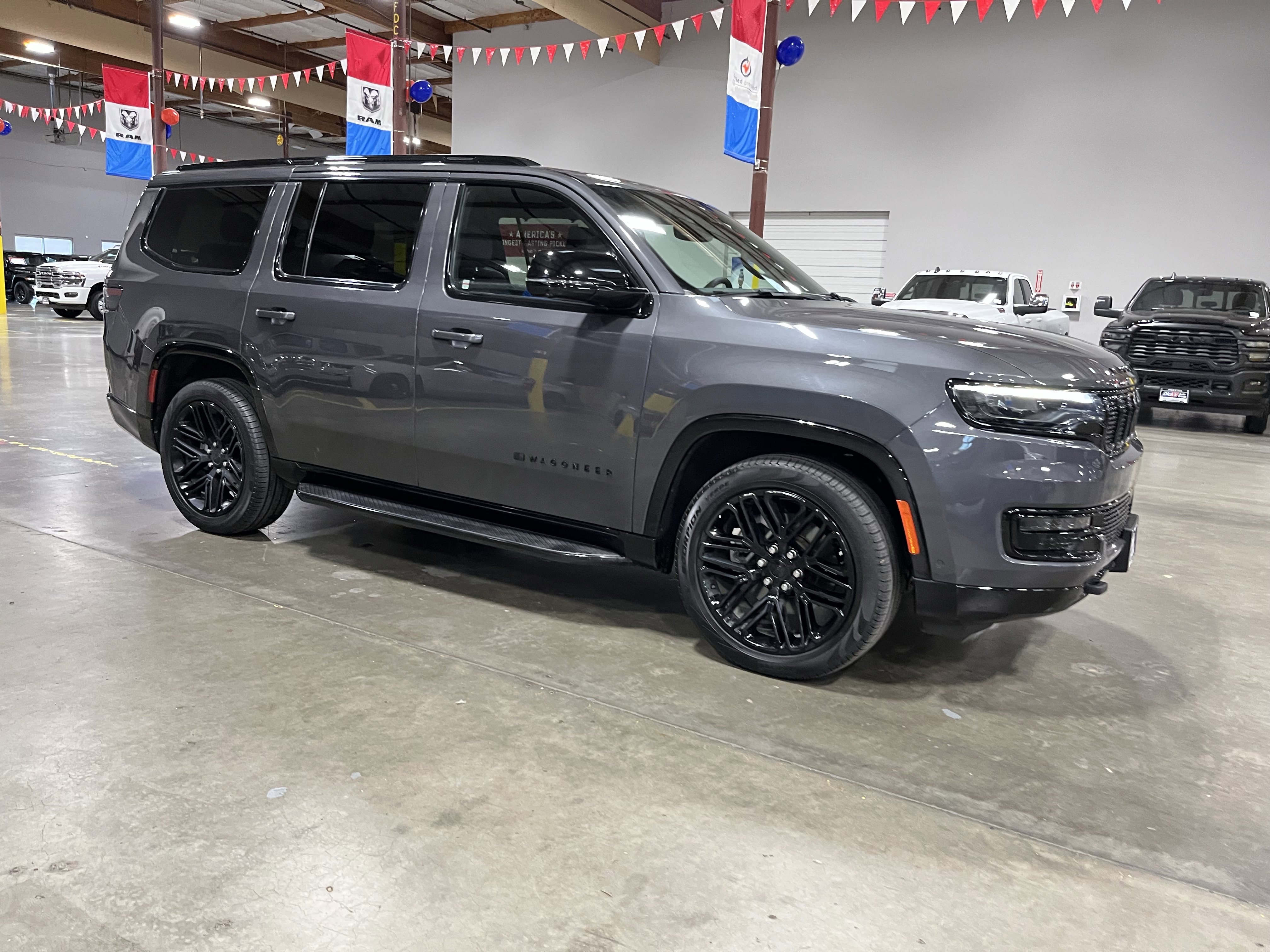 Used 2024 Jeep Wagoneer Series II w/ Convenience Group I image 7