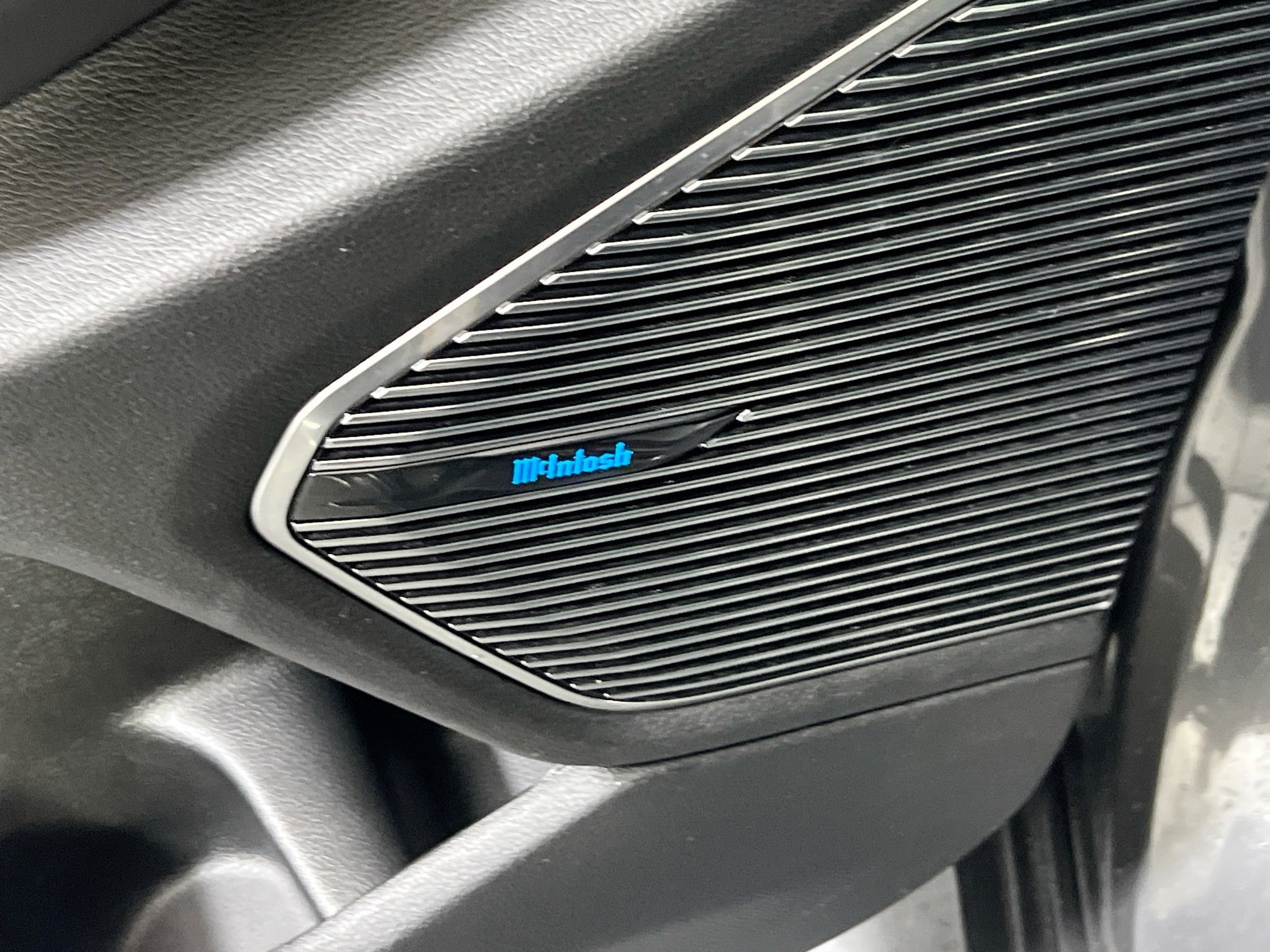 Used 2022 Jeep Grand Cherokee Overland w/ Adv Protech Group III image 19