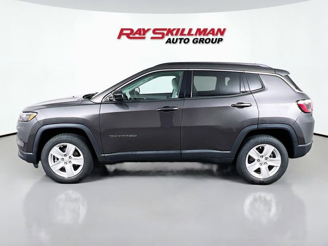Used 2022 Jeep Compass Latitude w/ Sun and Sound Group AWD/4WD image 4