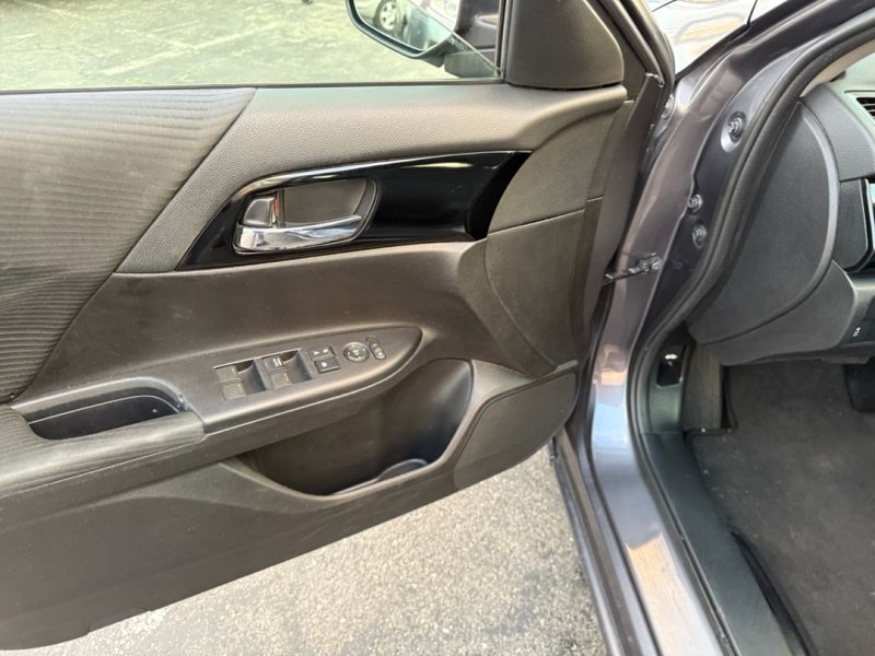 Used 2017 Honda Accord LX image 13