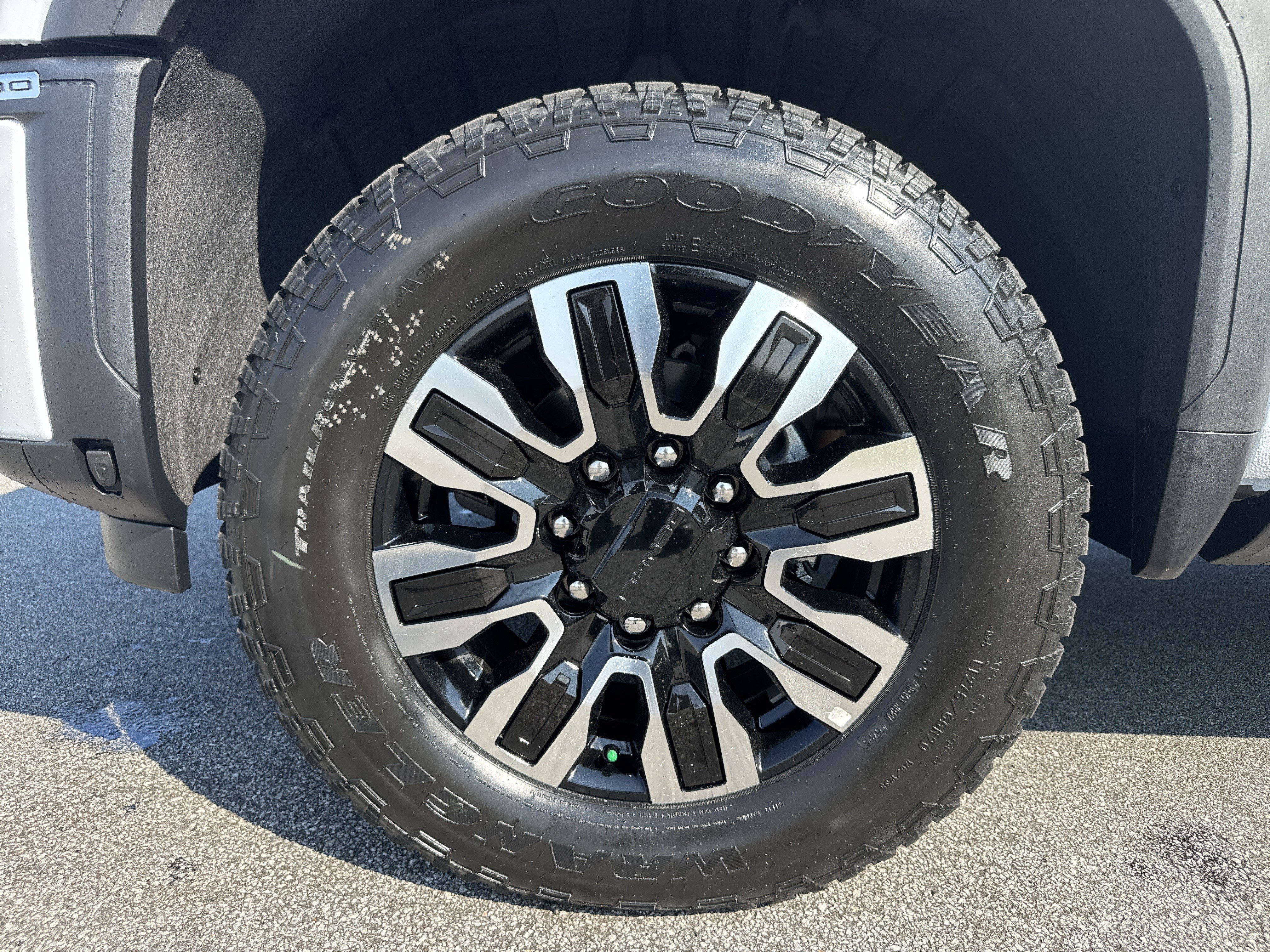 New 2026 GMC Sierra 2500 Denali Ultimate AWD/4WD image 13