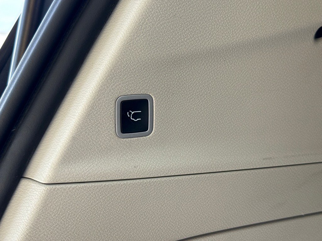 Used 2020 Chrysler Voyager Lxi image 31