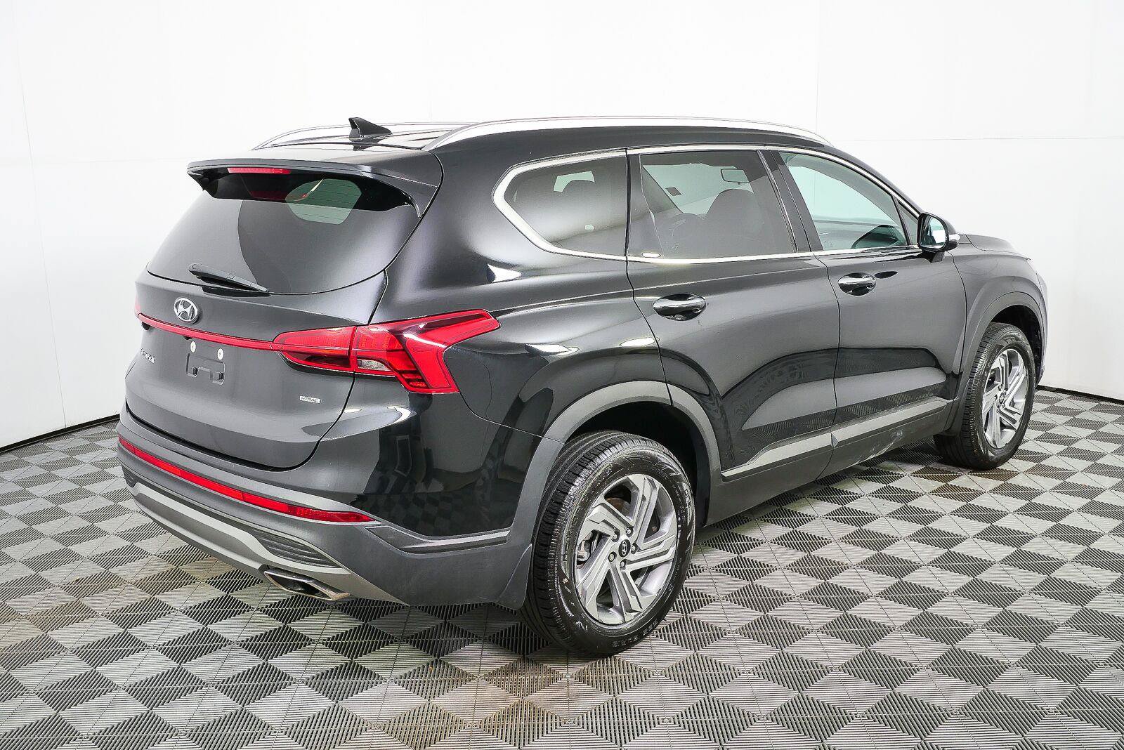 Used 2023 Hyundai Santa Fe SEL AWD/4WD image 3
