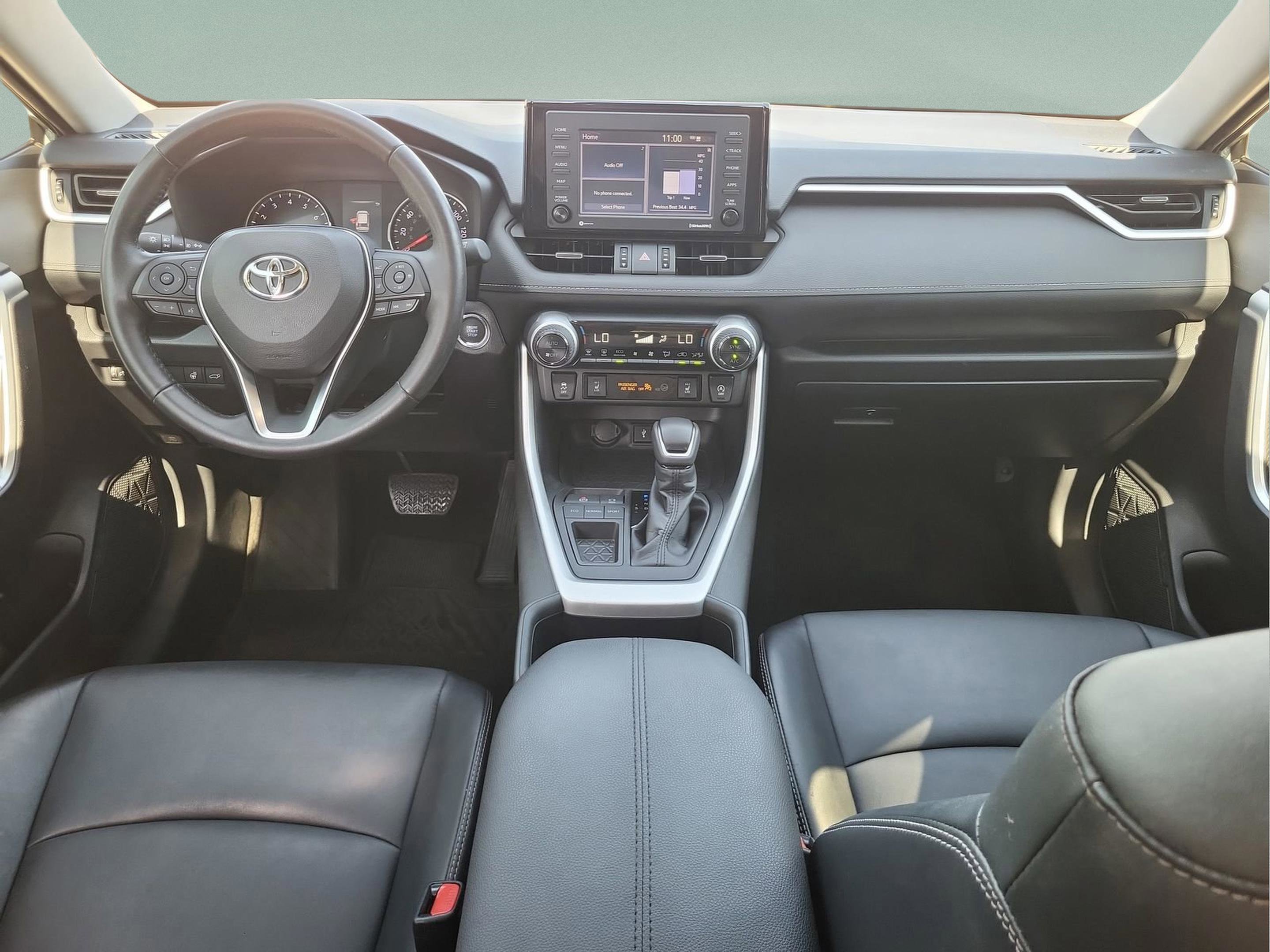 Used 2022 Toyota RAV4 XLE Premium image 31