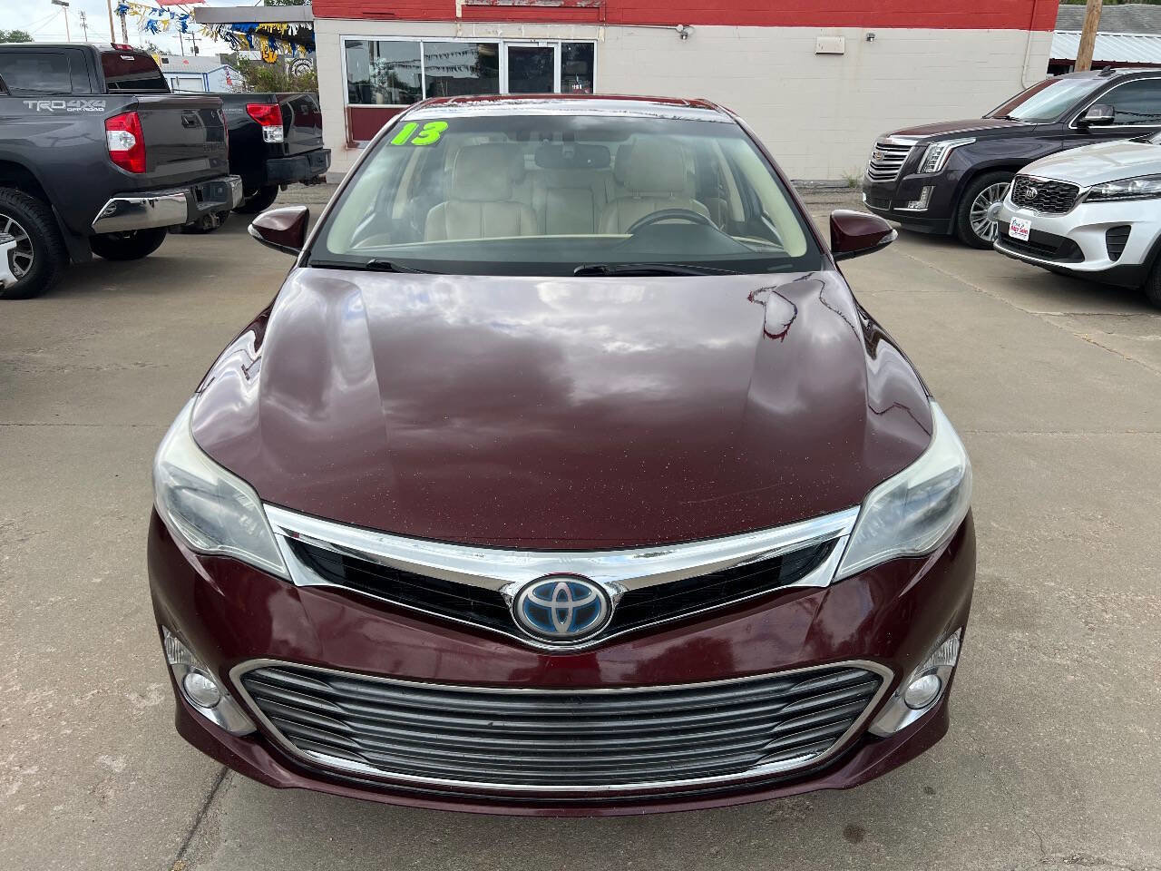 Used 2013 Toyota Avalon Limited w/ Technology Pkg FWD image 3