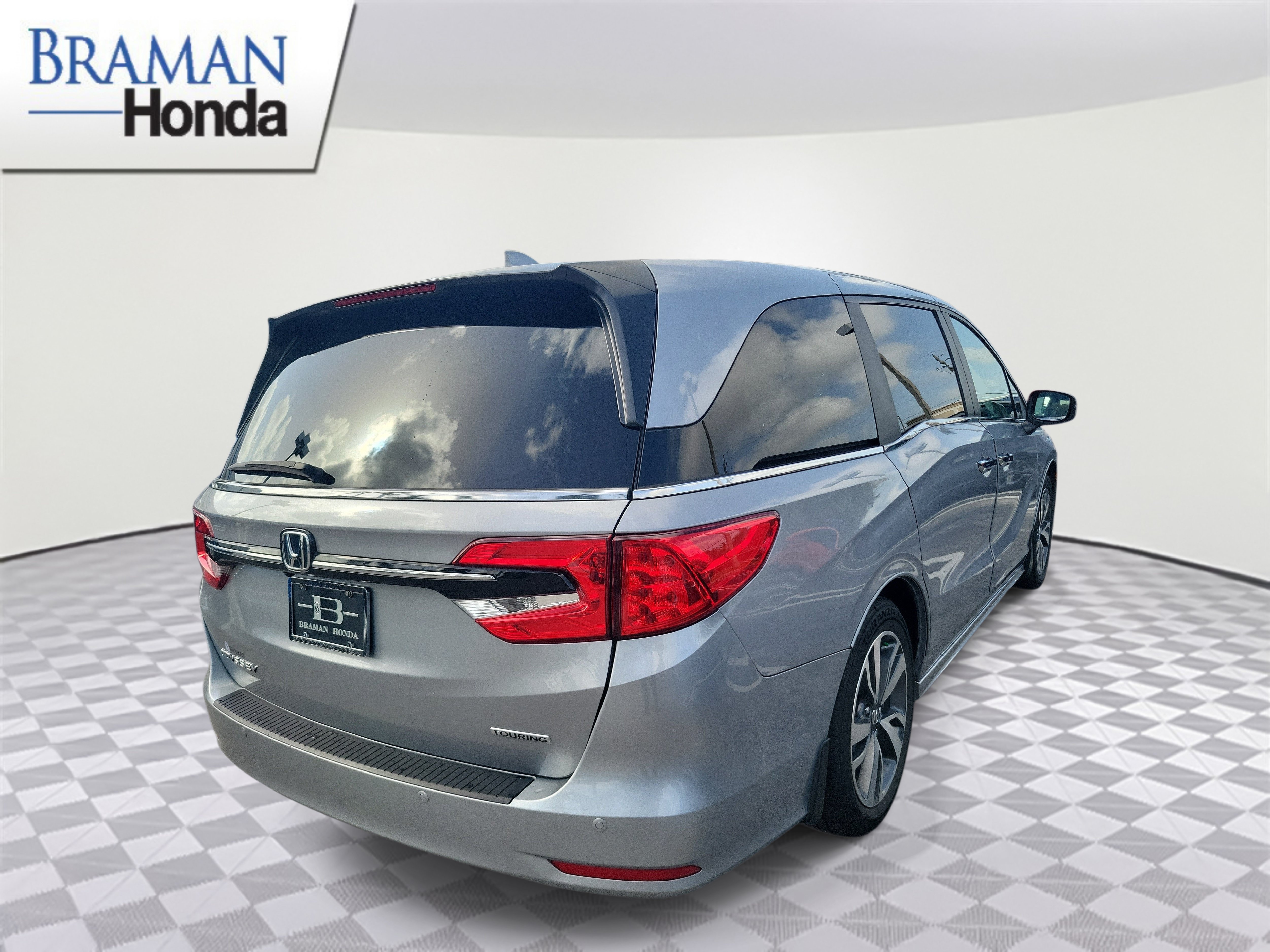 Certified 2023 Honda Odyssey Touring image 3