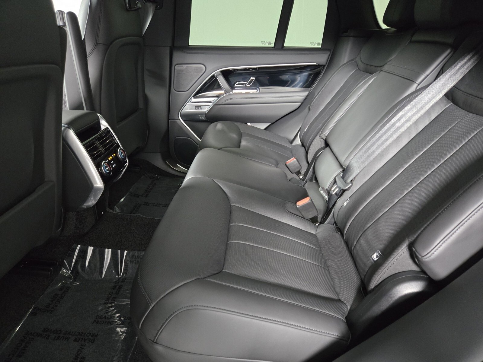 New 2025 Land Rover Range Rover SE image 5