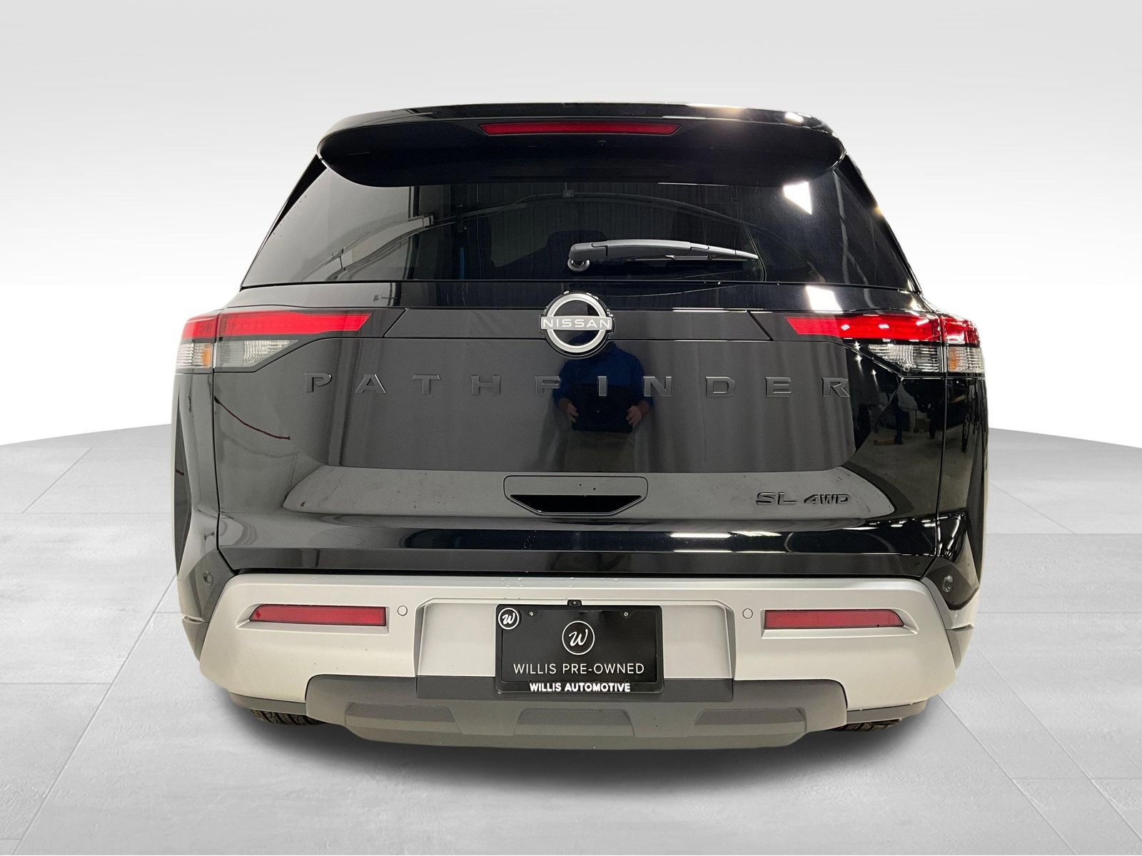 Used 2025 Nissan Pathfinder SL w/ Black Appearance Package image 5