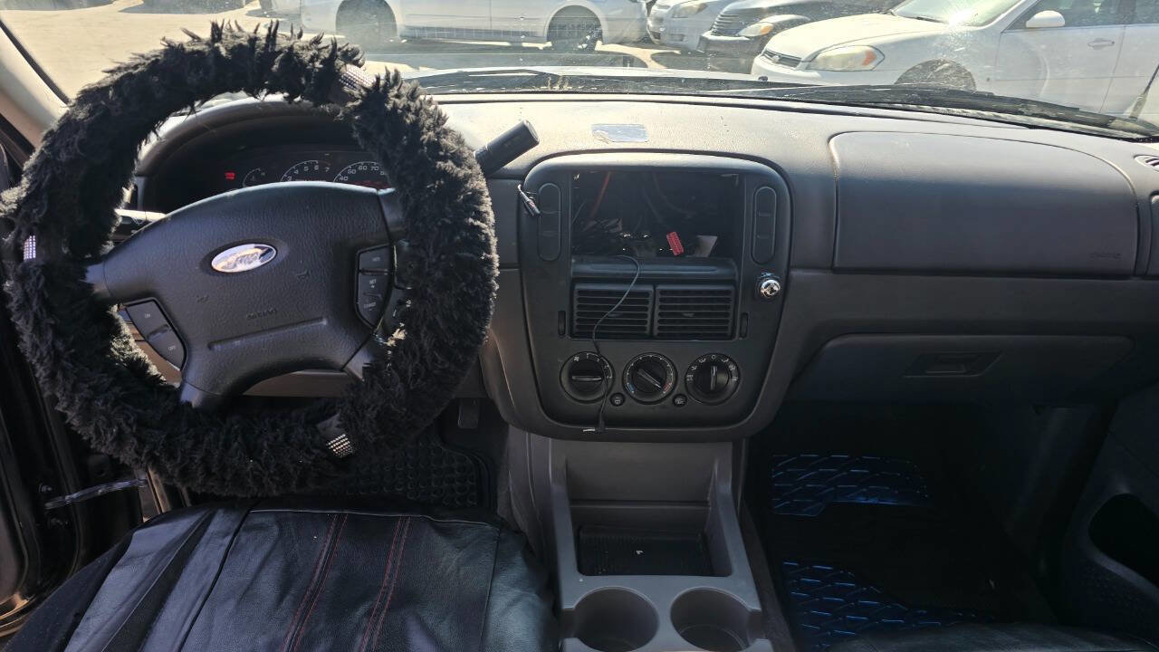 Used 2002 Ford Explorer XLT image 9