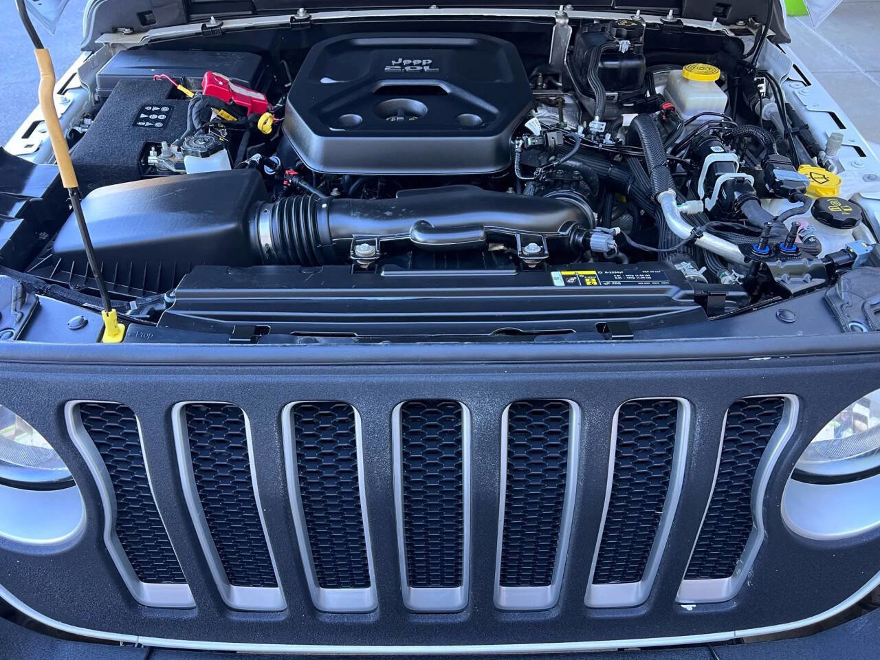 Used 2020 Jeep Wrangler Unlimited Sahara w/ Uconnect 4C Nav & Sound Group AWD/4WD image 9
