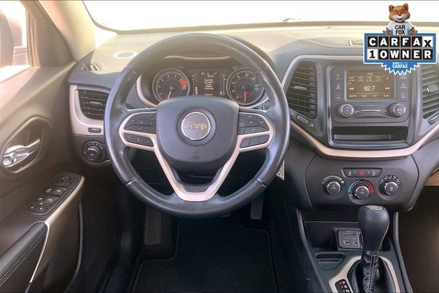 Used 2018 Jeep Cherokee Latitude w/ Altitude Package FWD image 5