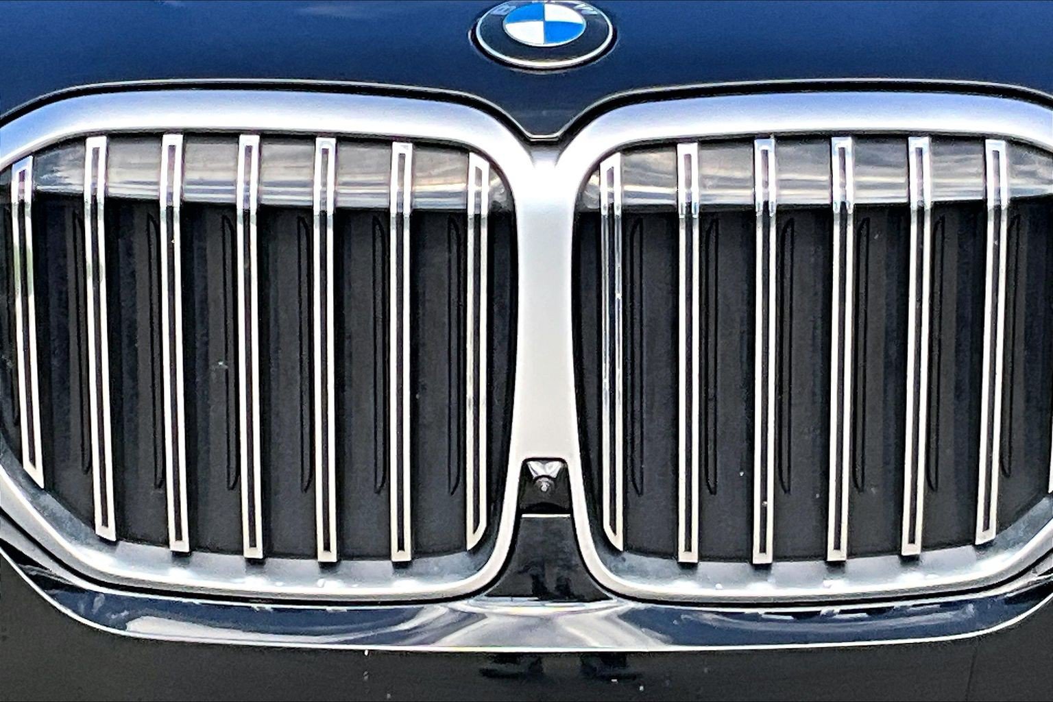 Used 2023 BMW X7 xDrive40i w/ Premium Package AWD/4WD image 12