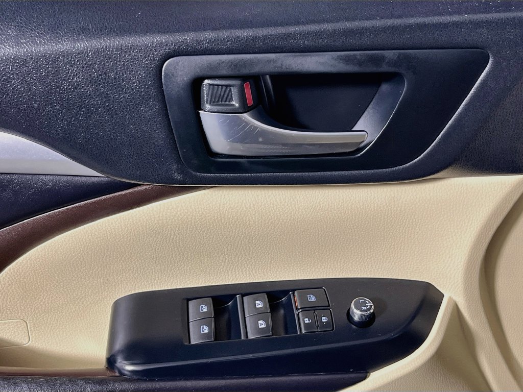 Used 2019 Toyota Highlander XLE FWD image 14