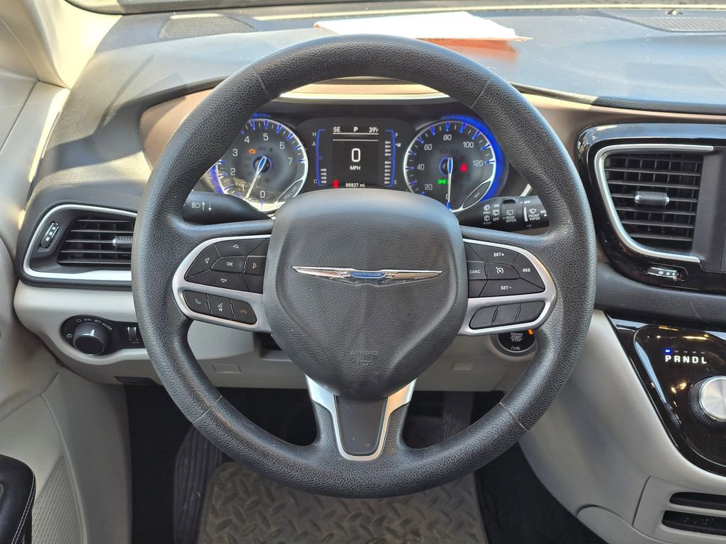 Used 2021 Chrysler Voyager Lxi image 6