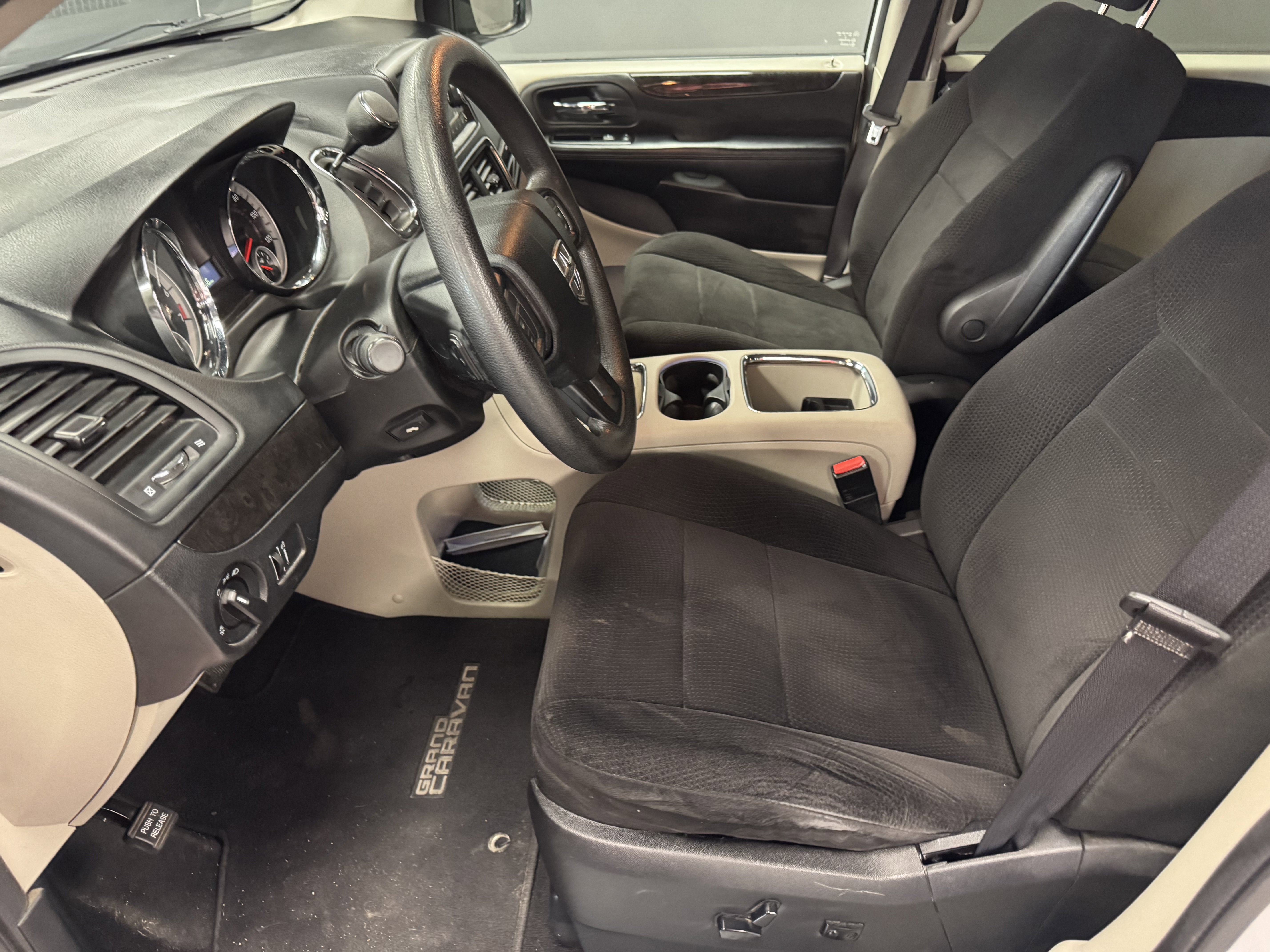 Used 2014 Dodge Grand Caravan SXT FWD image 10