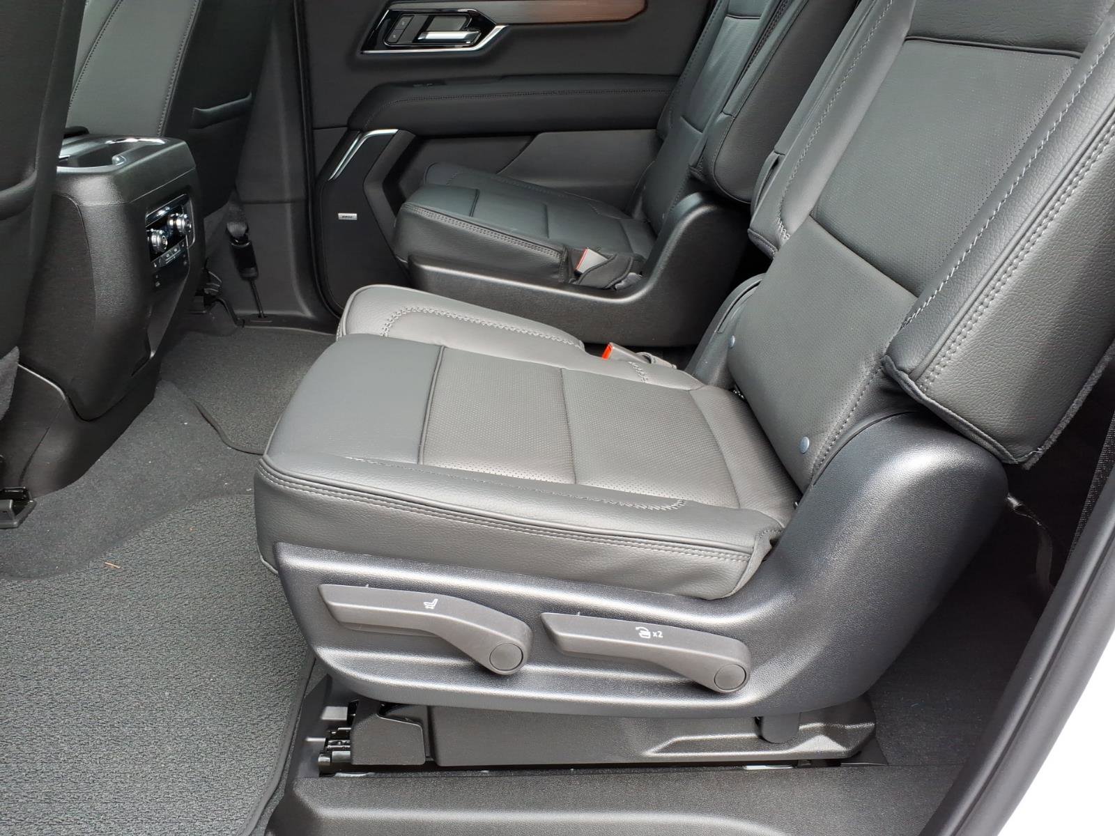 New 2026 GMC Yukon XL Denali w/ Sun & Power Step Package image 13