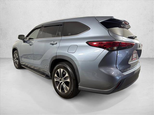Used 2022 Toyota Highlander XLE FWD image 6