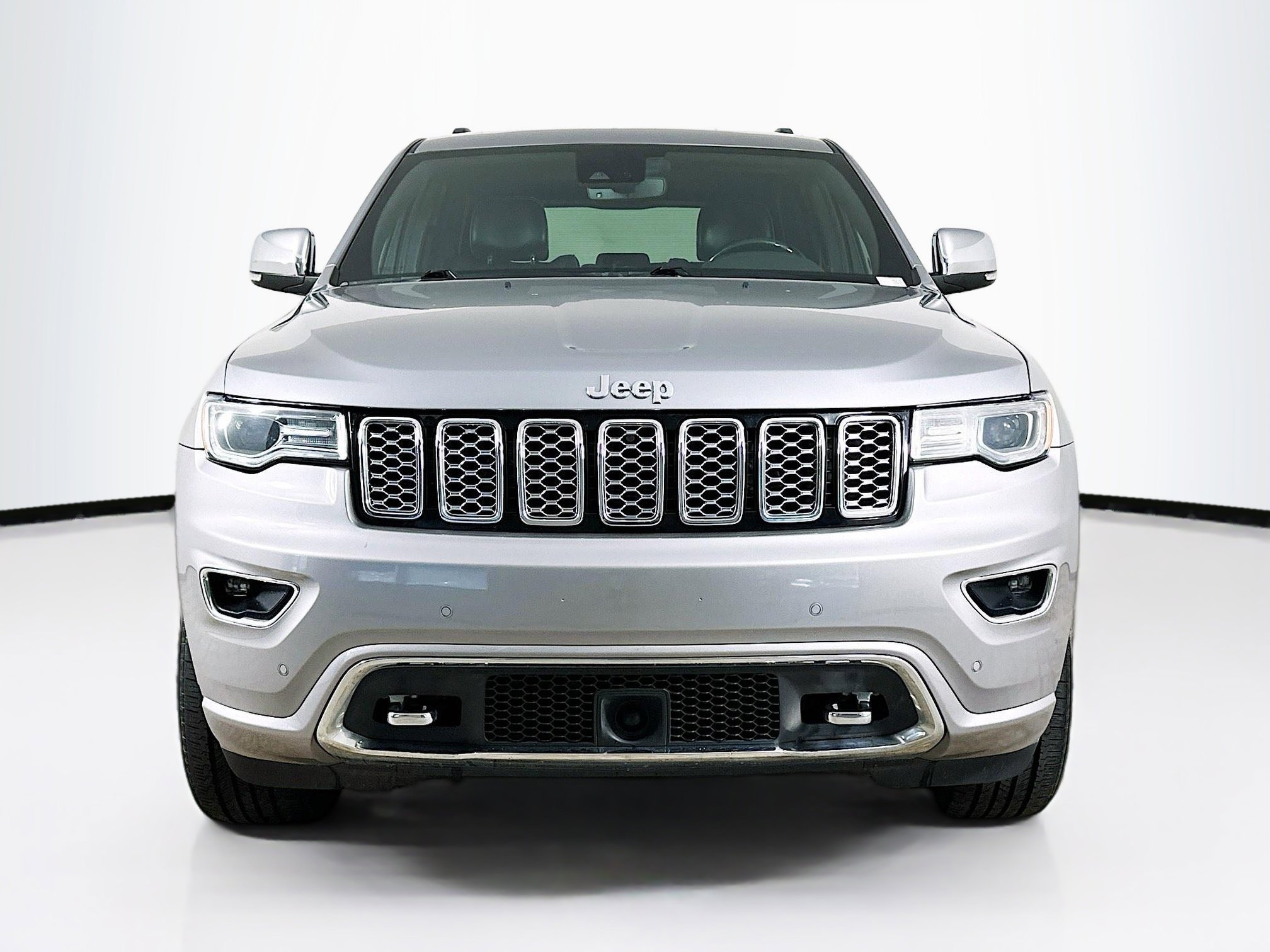 Used 2019 Jeep Grand Cherokee Overland image 2