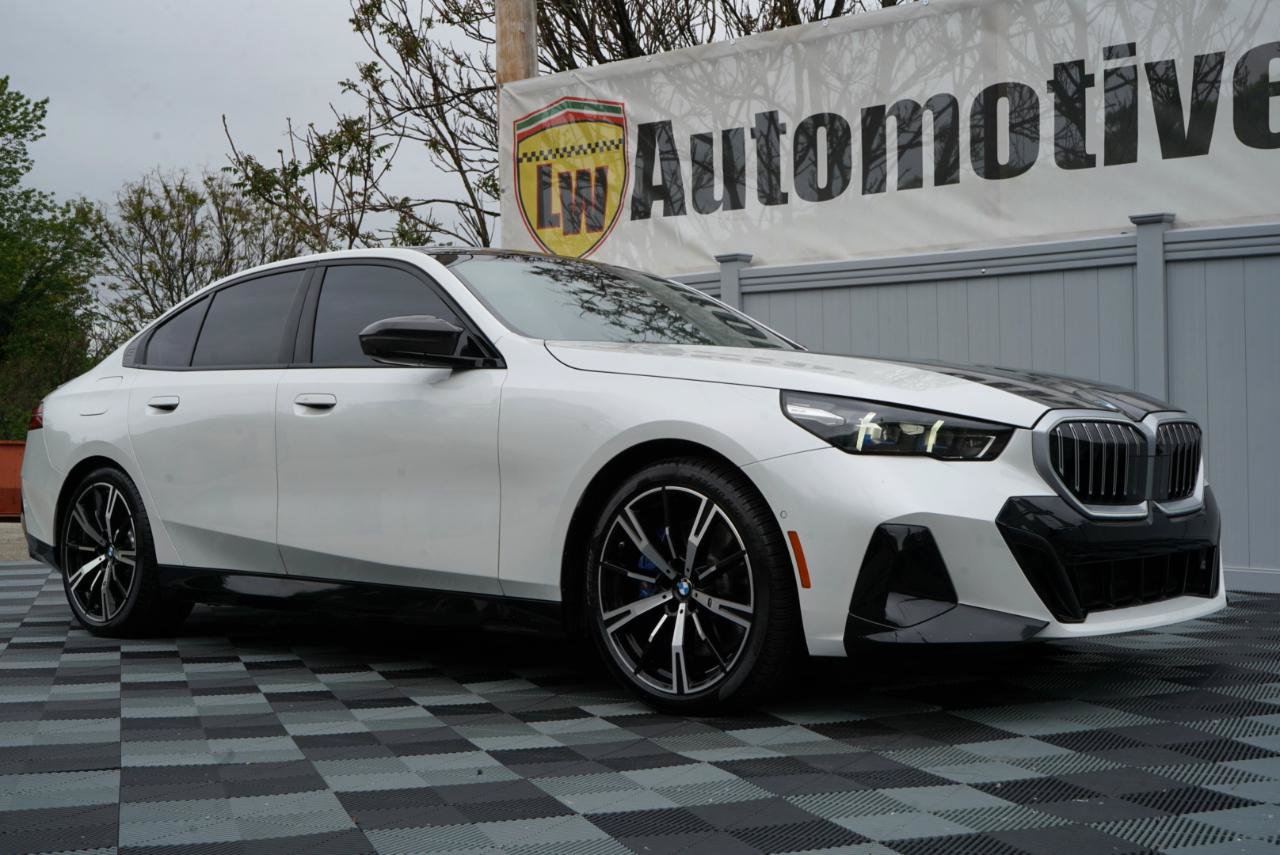 Used 2024 BMW 540i xDrive w/ Executive Package AWD/4WD image 3