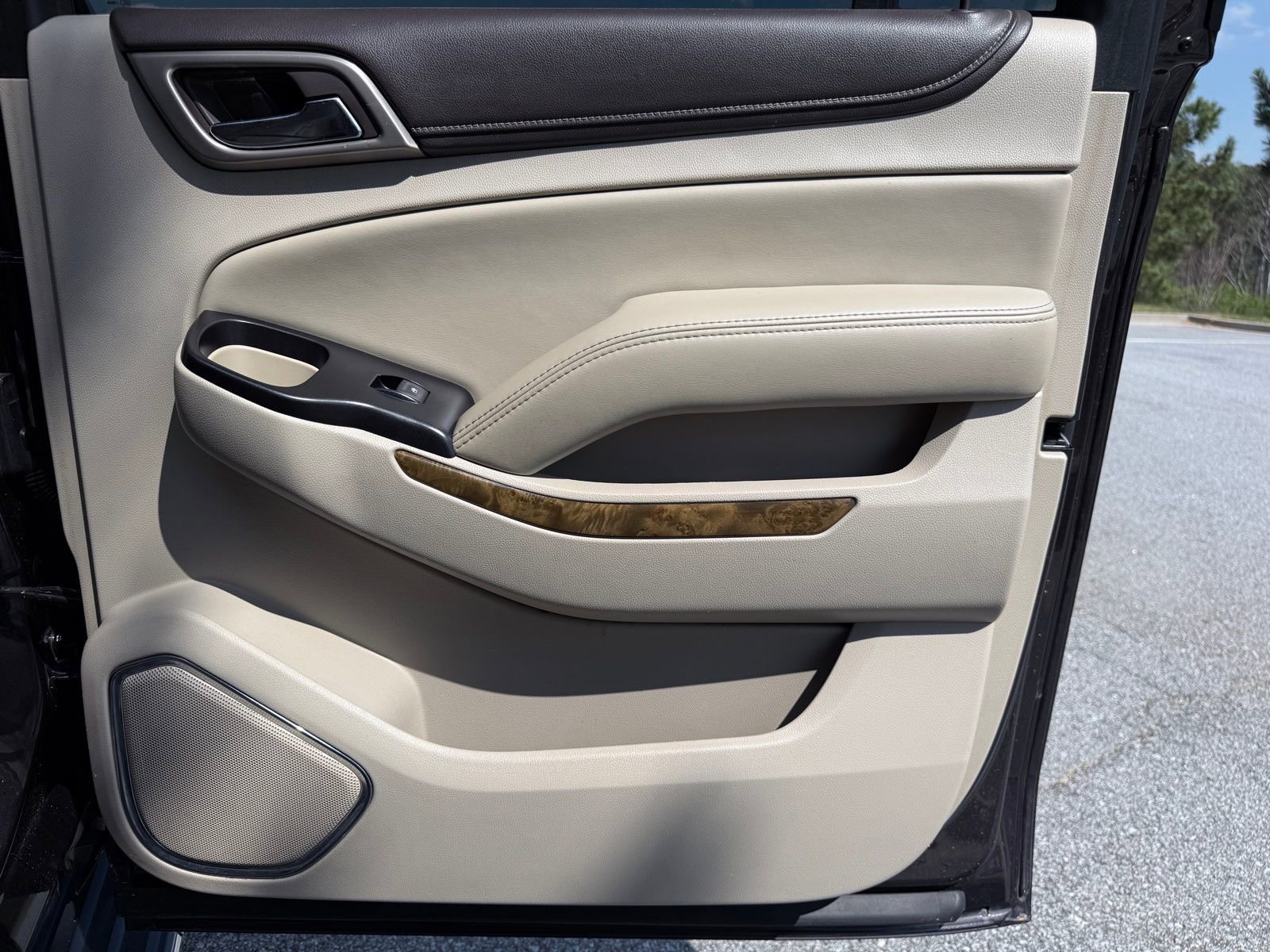 Used 2016 GMC Yukon XL Denali w/ Enhanced Security Package image 47