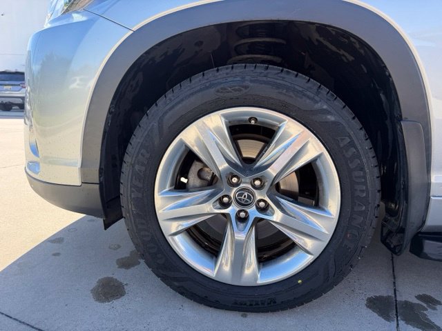 Used 2017 Toyota Highlander Limited FWD image 11