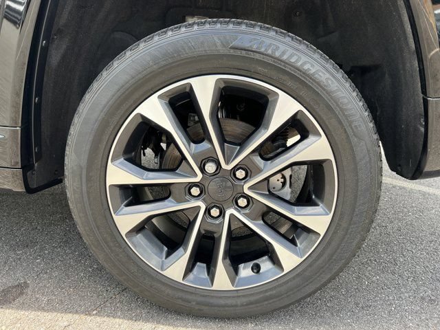 Certified 2022 Jeep Grand Cherokee Overland w/ Luxury Tech Group IV AWD/4WD image 26