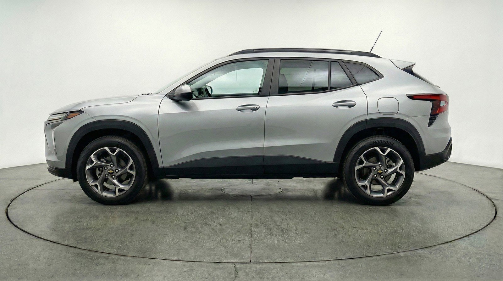 Used 2025 Chevrolet Trax LT FWD image 5