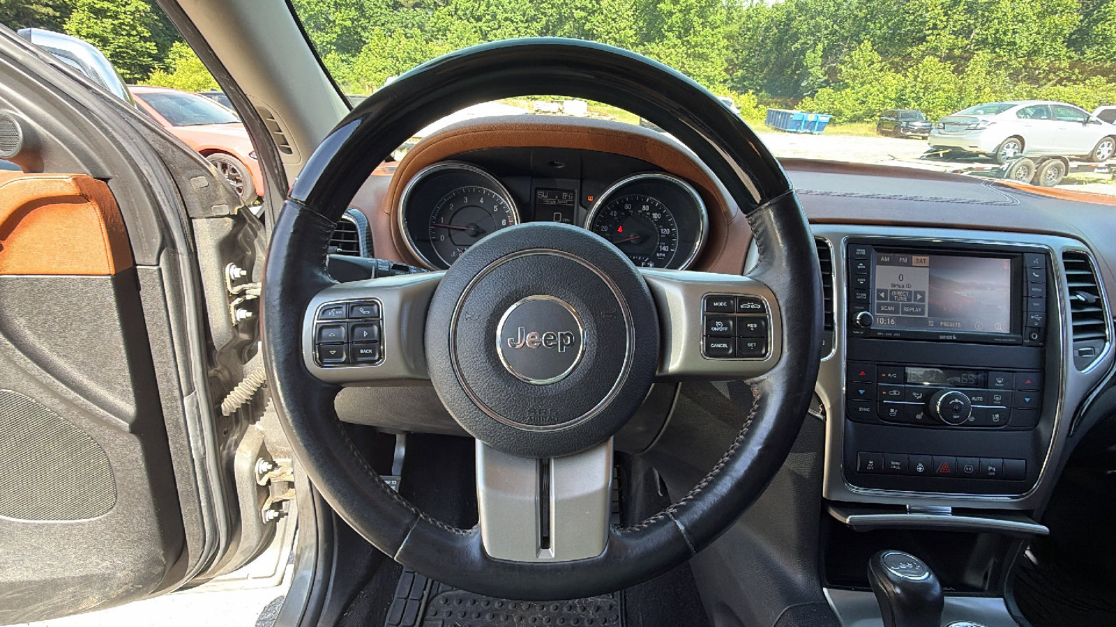 Used 2012 Jeep Grand Cherokee Overland Summit RWD image 27