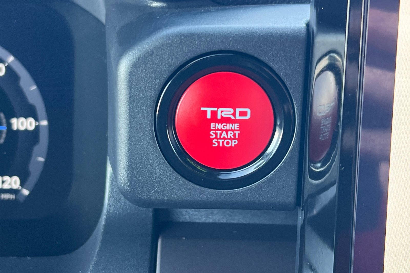 Certified 2025 Toyota Tacoma TRD Sport image 18