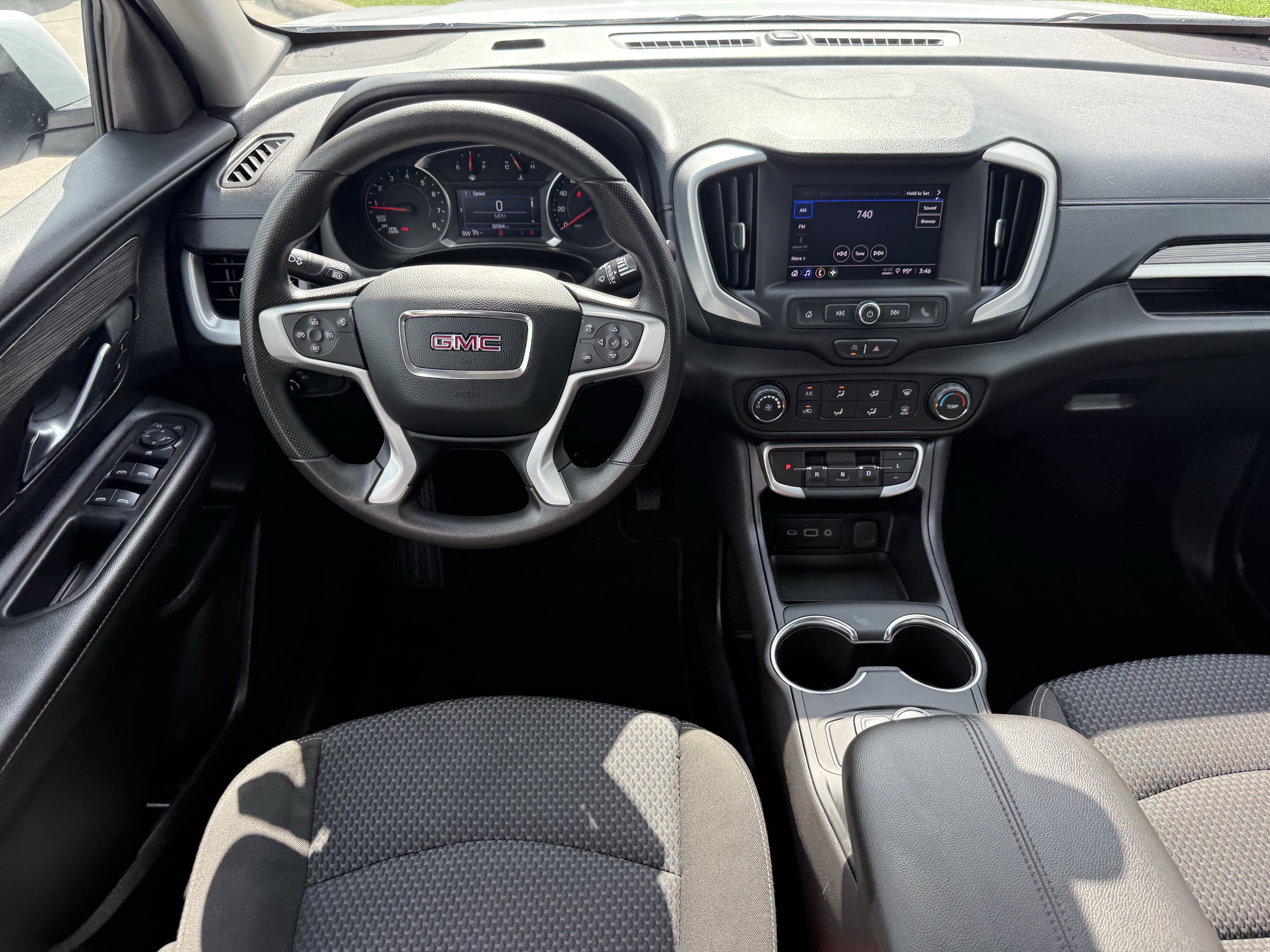 Used 2024 GMC Terrain SLE AWD/4WD image 14