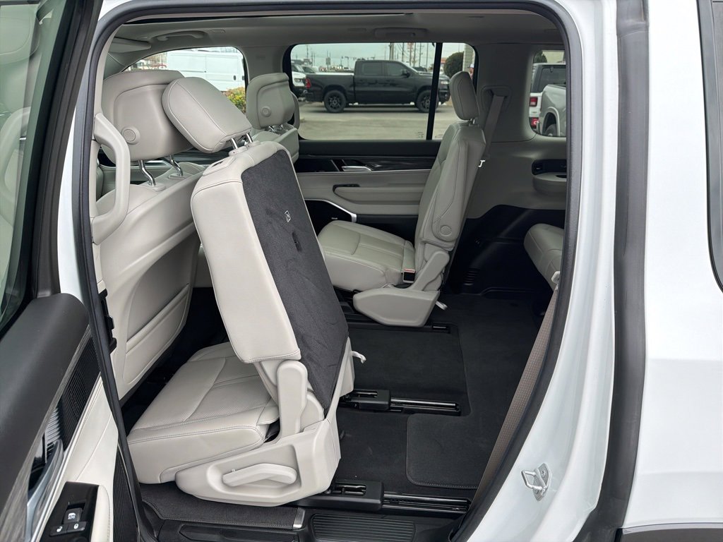 Used 2022 Jeep Wagoneer Series III w/ Premium Group I image 26