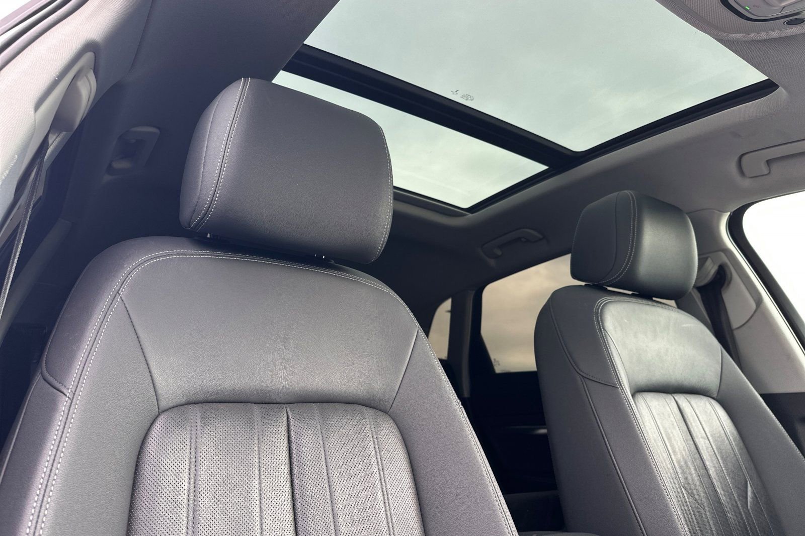 Used 2019 Audi e-tron Premium Plus w/ Cold Weather Package image 20