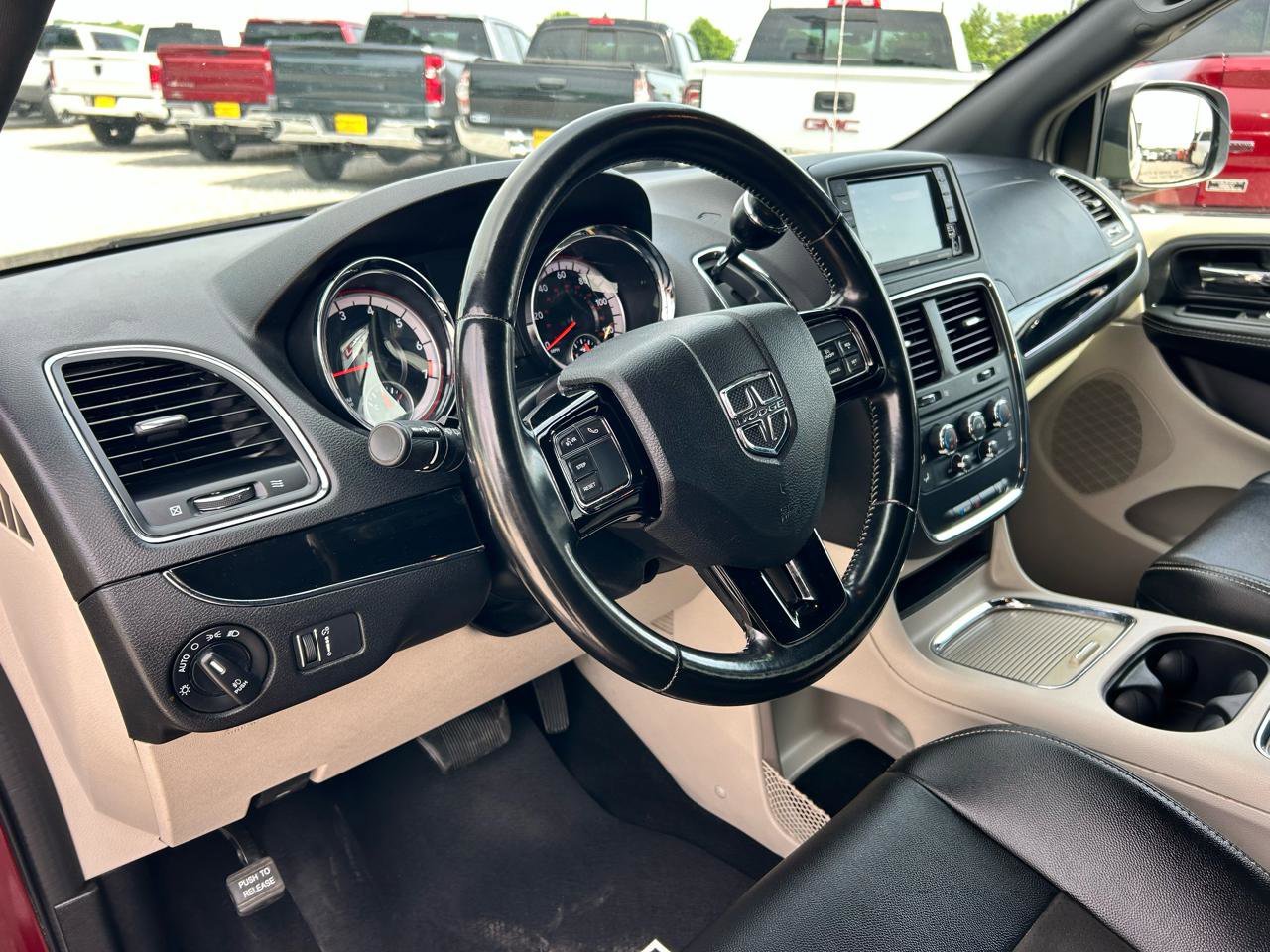 Used 2020 Dodge Grand Caravan SXT FWD image 6