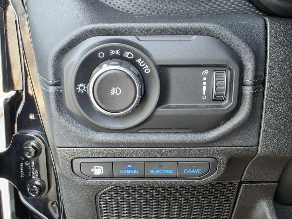 Used 2024 Jeep Wrangler Unlimited Rubicon 4xe AWD/4WD image 28