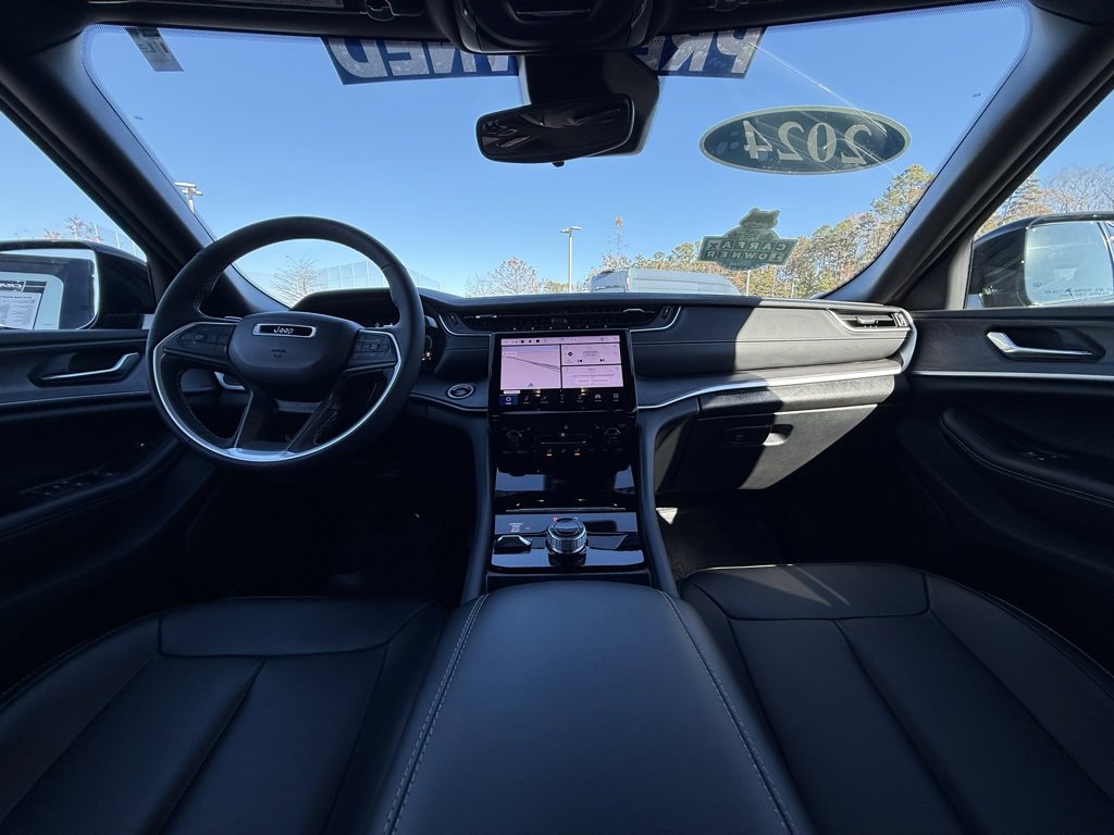 Used 2024 Jeep Grand Cherokee Limited w/ Black Appearance Package image 29
