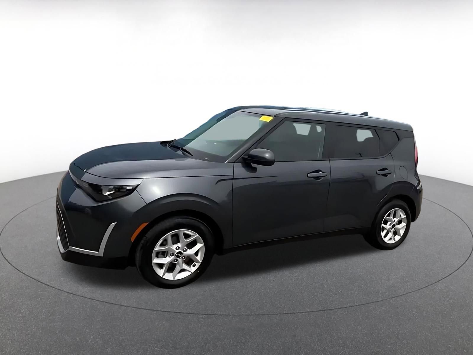 Used 2025 Kia Soul LX w/ LX Technology Package FWD image 8