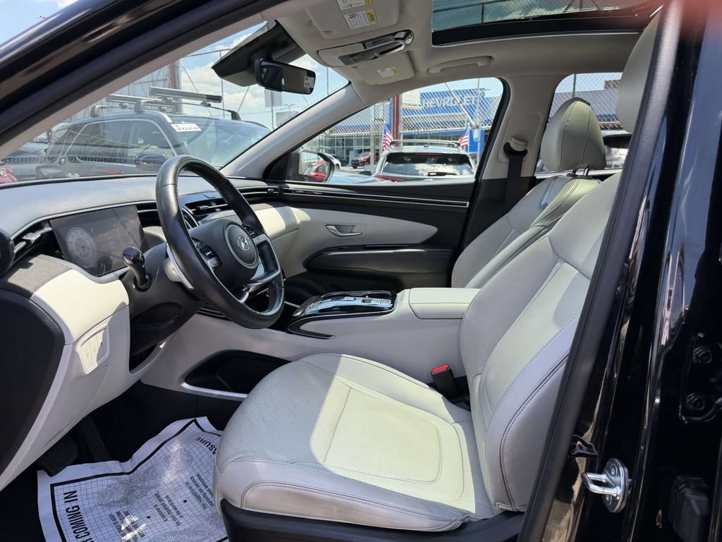 Certified 2023 Hyundai Tucson Limited w/ Winter Package AWD/4WD image 18